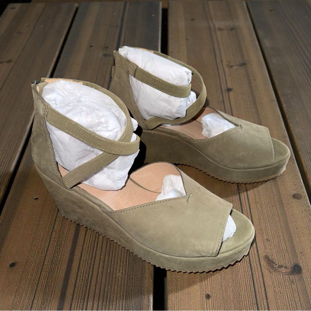 New In Box EILEEN FISHER Wylee Platform Wedge Sandal, Olive Green Size 8M